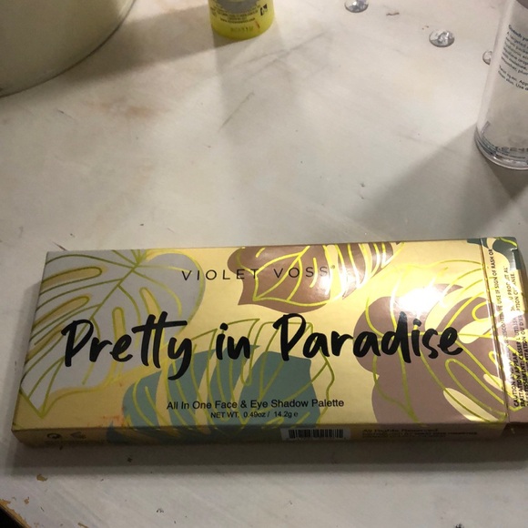 Violet Voss pretty in paradise - Picture 1 of 3